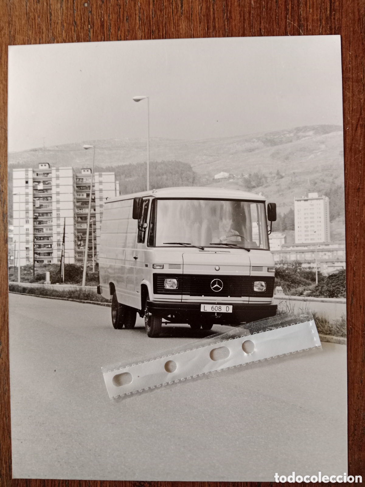 Outros artigos de papel: Fotograf&iacute;a furgoneta mercedes Benz L 608