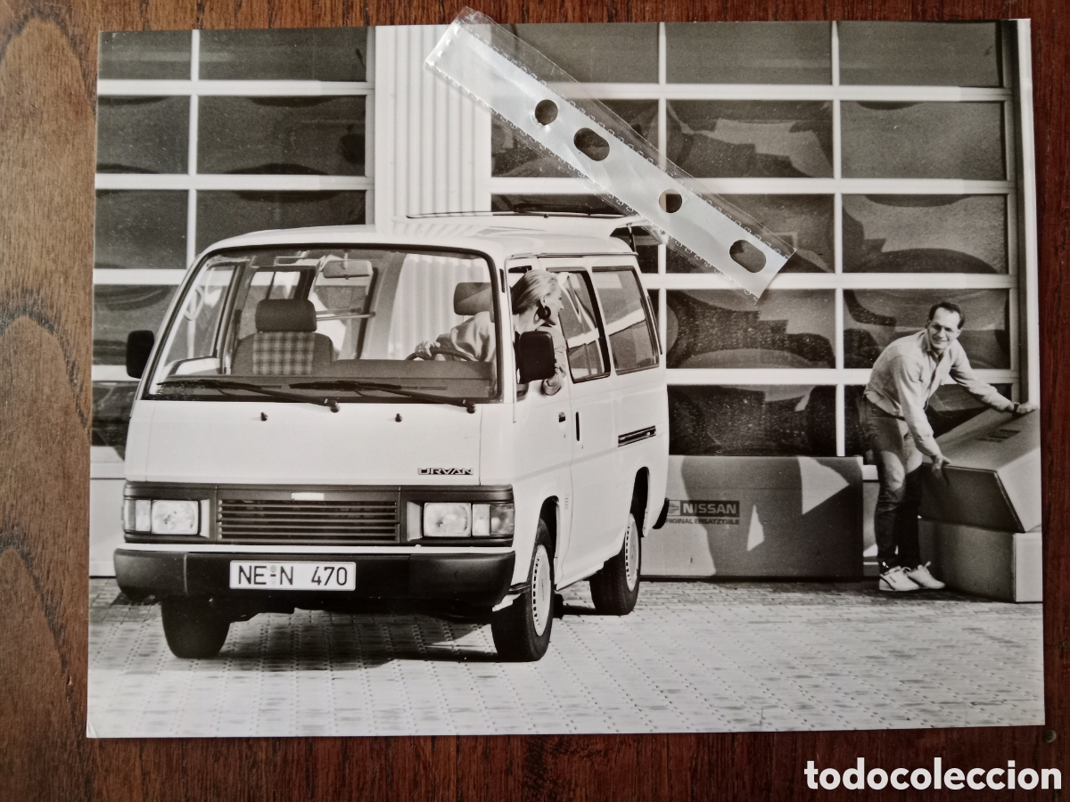 Outros artigos de papel: Fotograf&iacute;a furgoneta Nissan urvan