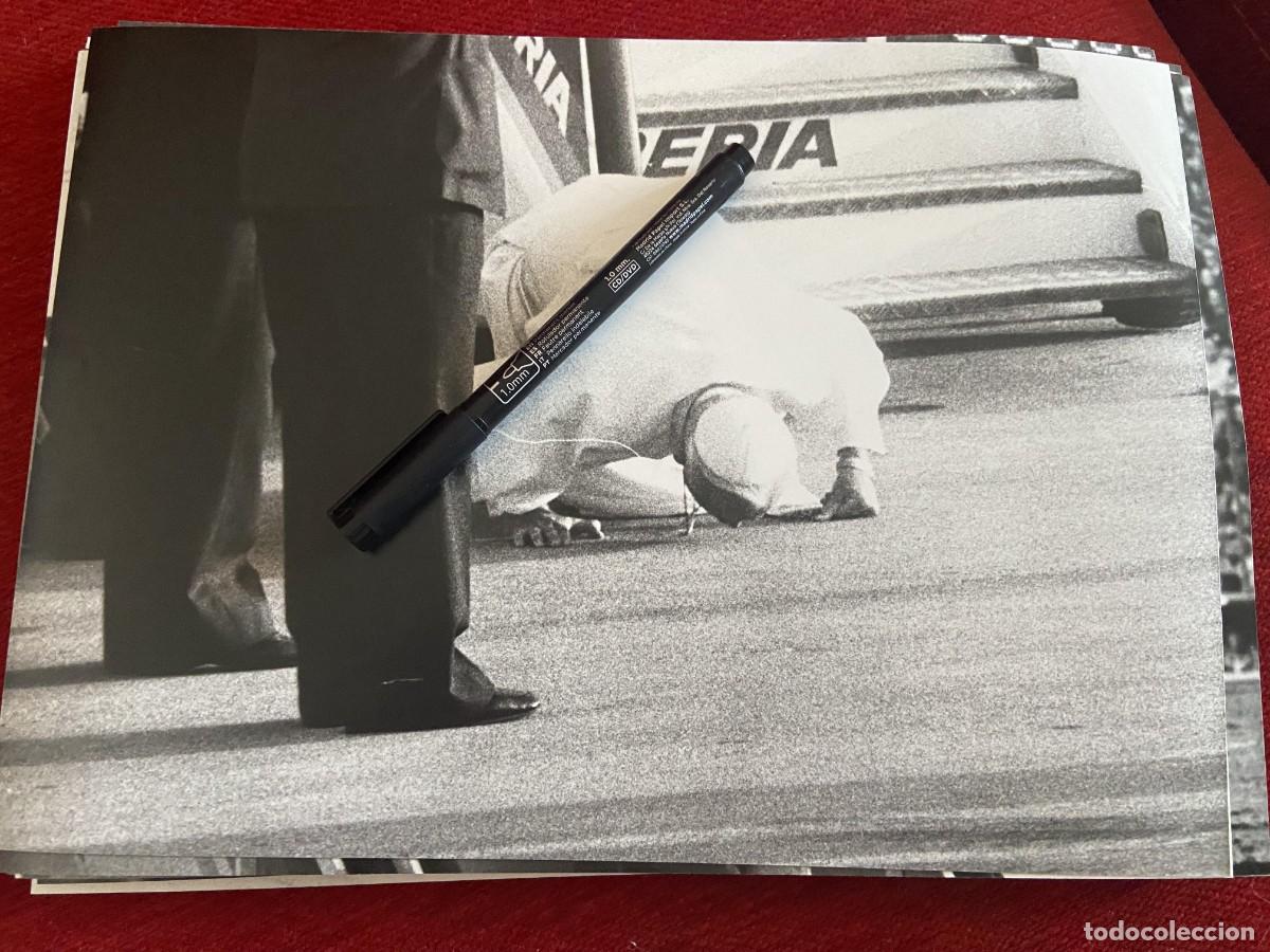 Outros artigos de papel: FF1707 FOTO FOTOGRAFIA ORIGINAL VISITA A MADRID PAPA JUAN PABLO II BESANDO EL SUELO