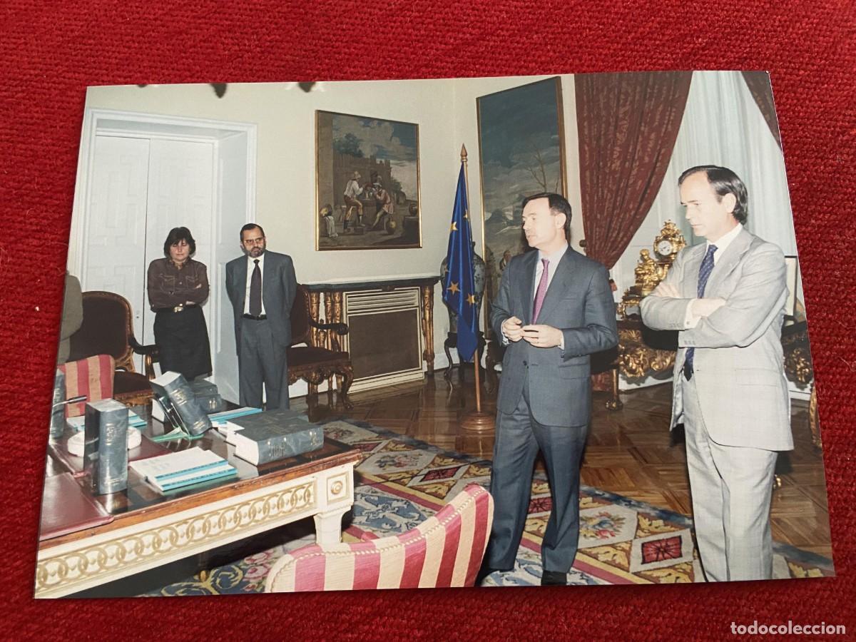 Paper Collecting Others: F34098 FOTO FOTOGRAFIA ORIGINAL &iquest;POLITICOS ESCRITORES PRESIDENTES EMBAJADORES PREMIOS??? (13-2-1997)