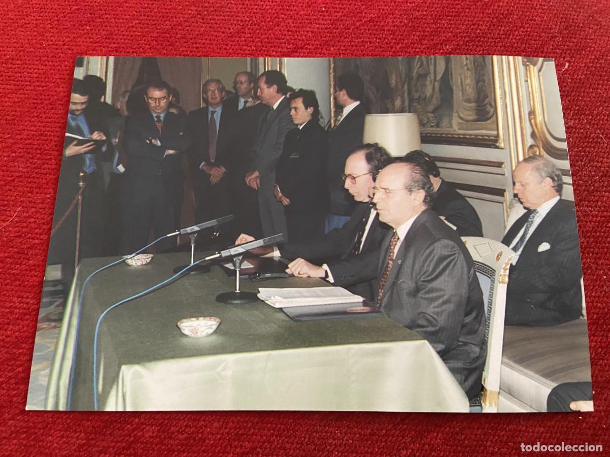 Collectionnisme Papier divers: F34101 FOTO FOTOGRAFIA ORIGINAL POLITICA ESPA&Ntilde;A ABEL MATUTES Y ....?