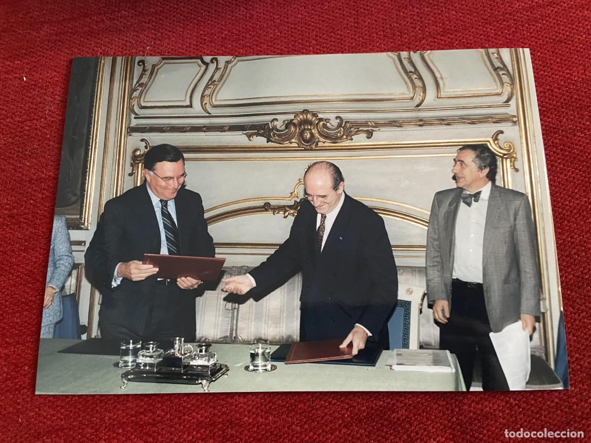 Altri oggetti di carta: F34204 FOTO FOTOGRAFIA ORIGINAL POLITICA ABEL MATUTES INOCENCIO ARIAS Y ....??