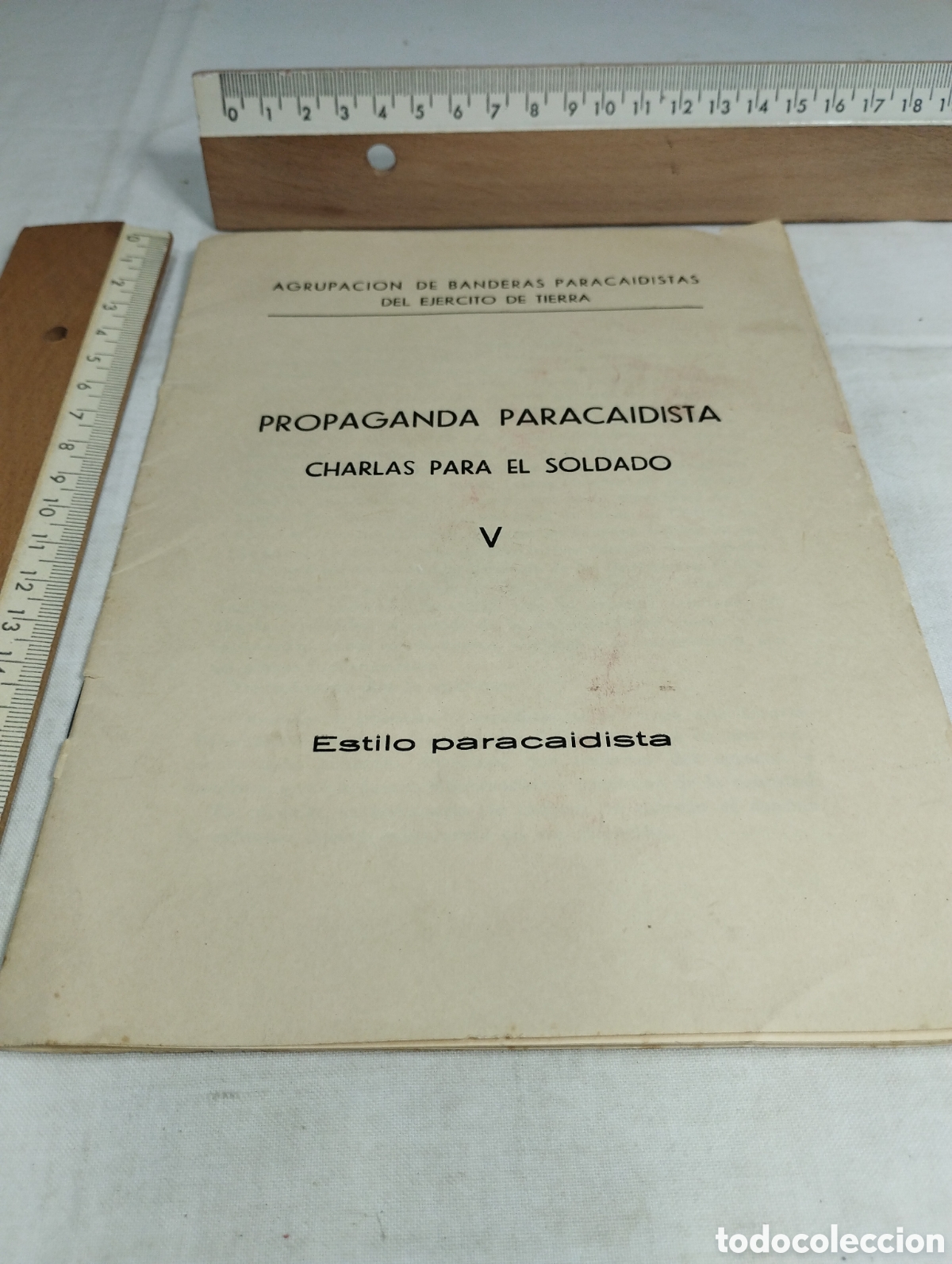 Otros art&iacute;culos de coleccionismo en papel: Propaganda paracaidista, charlas para el soldado V. Agrupaci&oacute;n de banderas paracaidistas.