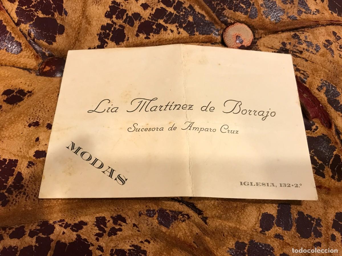 Collectionnisme Papier divers: TARJETA COMERCIAL. L&Iacute;A MART&Iacute;NEZ DE BORRAJO (SUCESORA DE AMPARO CRUZ) MODAS. 13 X 8,5CM.