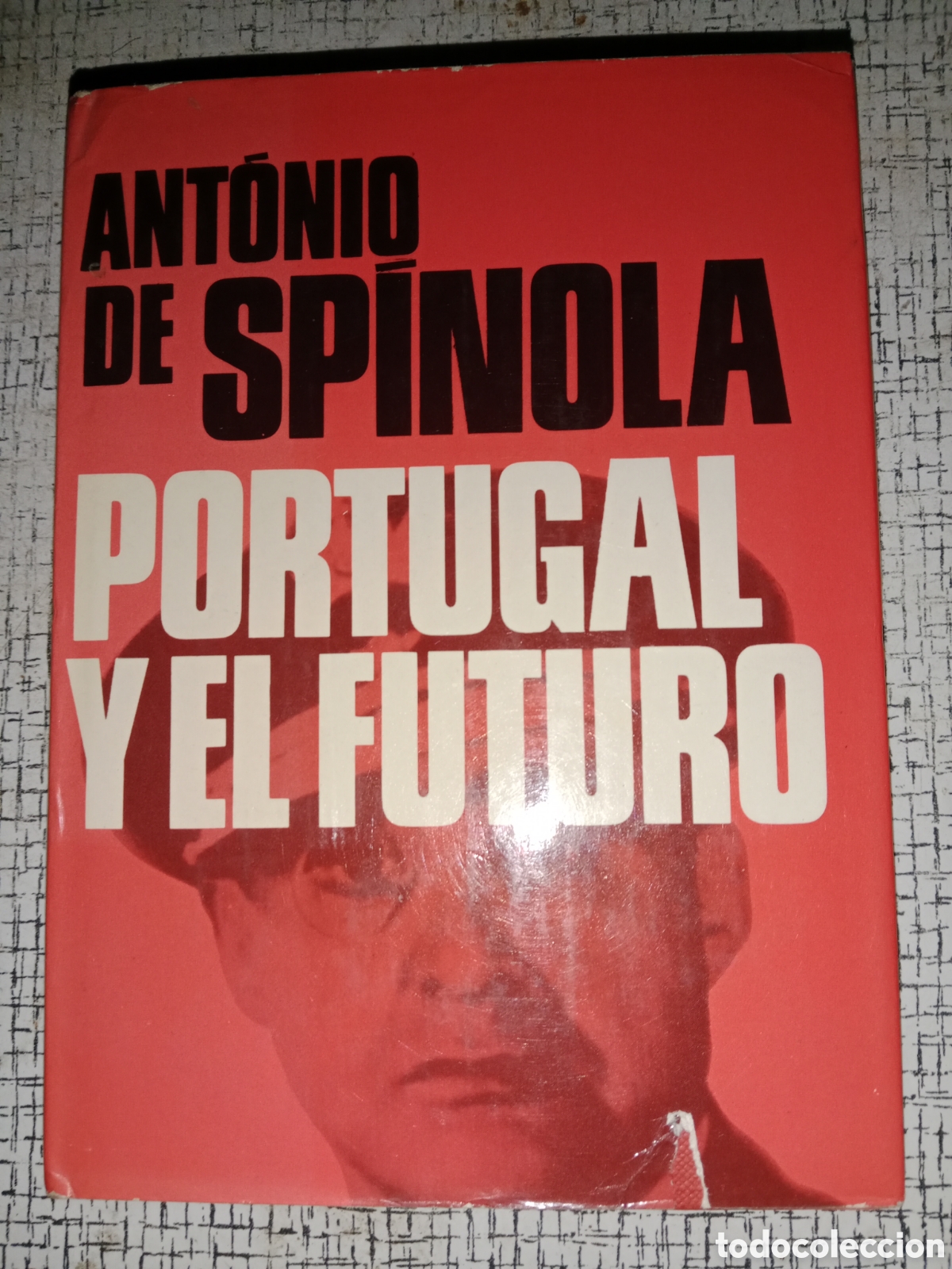 Paper Collecting Others: Libro Portugal y el futuro Antonio de spinola