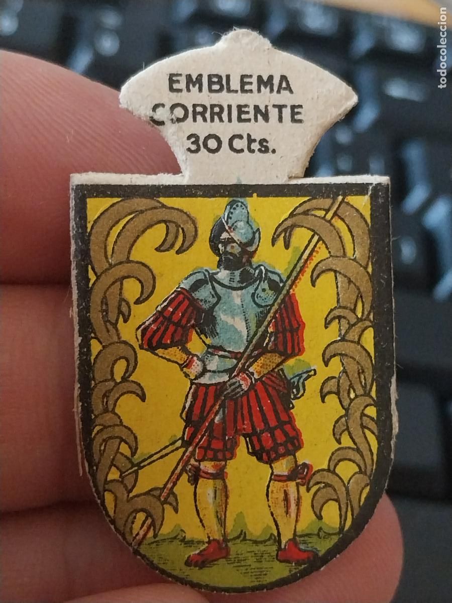 Otros Art&iacute;culos de Coleccionismo en Papel: INFANTERIA ESPA&Ntilde;OLA ESCUDO FALANGE SERIE 1 NUM 2 EMBLEMA 30CTS ORIGINAL EPOCA FRANCO 4,3CMS ALTO
