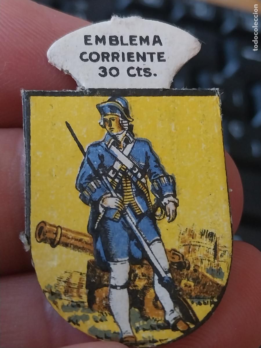 Otros Art&iacute;culos de Coleccionismo en Papel: INFANTERIA ESPA&Ntilde;OLA FUSILERO SERIE 1 NUM 4 EMBLEMA 30CTS ORIGINAL EPOCA FRANCO 4,3CMS ALTO