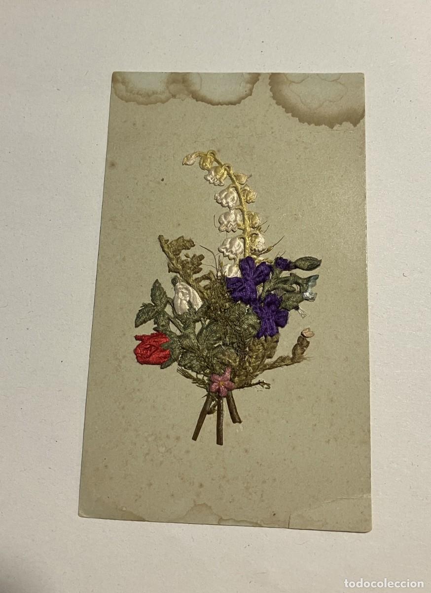Otros Art&iacute;culos de Coleccionismo en Papel: Tarjeta con bordado , sin ninguna impresi&oacute;n, manchas en el borde.