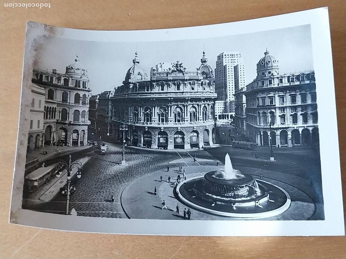 Otros art&iacute;culos de coleccionismo en papel: PIAZZA FERRARI GENOVA TARJETA FOTOGRAFICA 9X6.5CMS MANCHAS HUMEDAD VINTAGE ORIGINAL