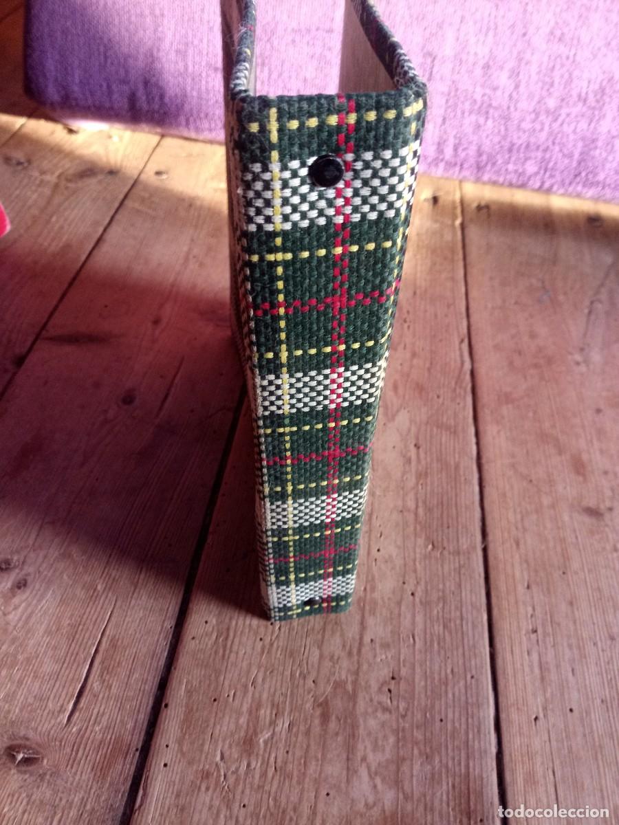 Otros Art&iacute;culos de Coleccionismo en Papel: Antiguo archivador tama&ntilde;o cuartilla. Dos anillas. Cuadros. Tela/hilos. A&ntilde;os 60