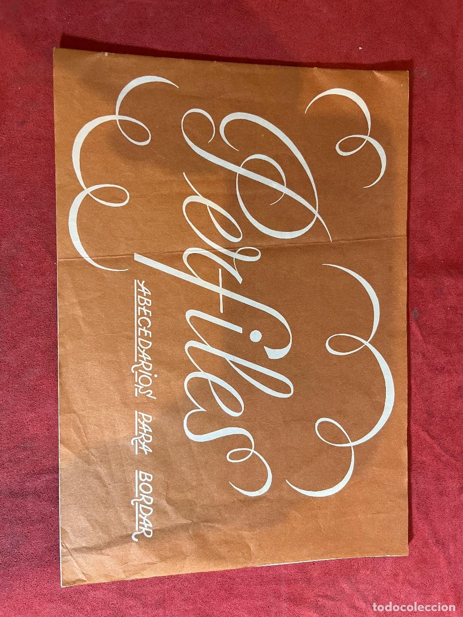Otros Art&iacute;culos de Coleccionismo en Papel: &Aacute;lbum &ldquo;Perfiles&rdquo; n&ordm;10 &ndash; Abecedarios para bordar &ndash; Distribuciones Reunidas S.A. Barcelona 1974 &ndash; labo