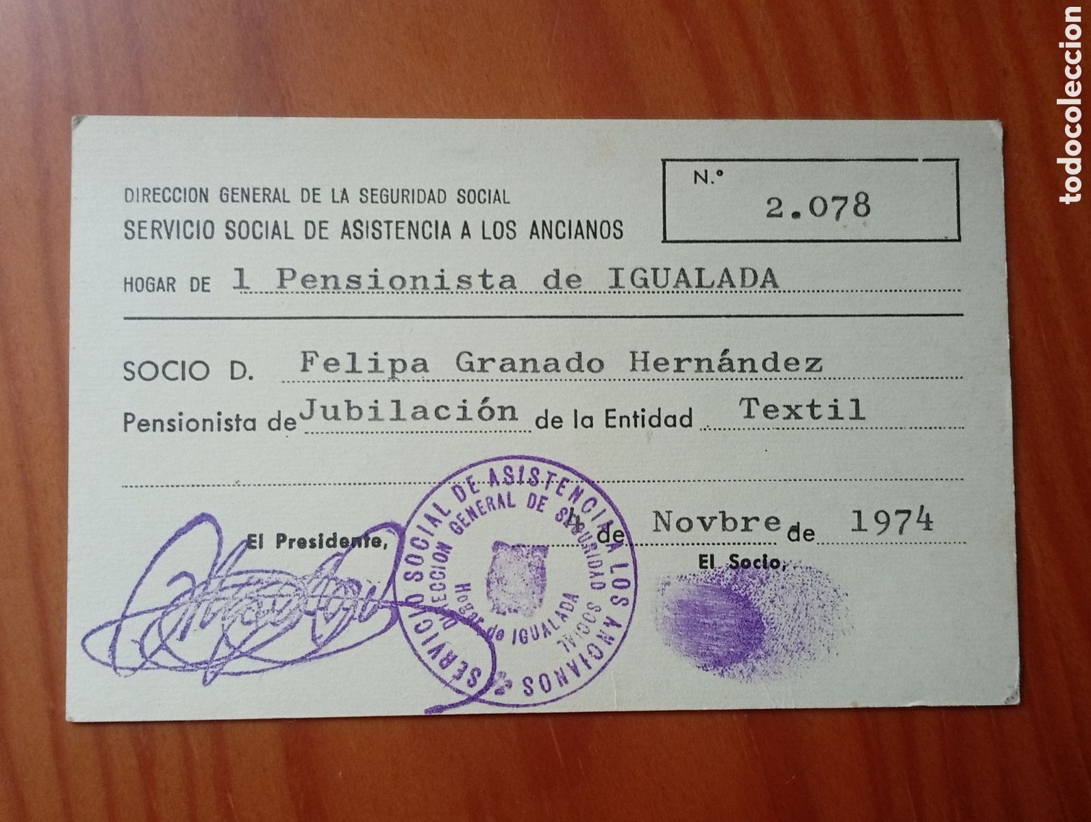 Otros Art&iacute;culos de Coleccionismo en Papel: Carnet servicio social asistencia ancianos &eacute;poca franco.dni.pasaporte.documentos.militar.pension.