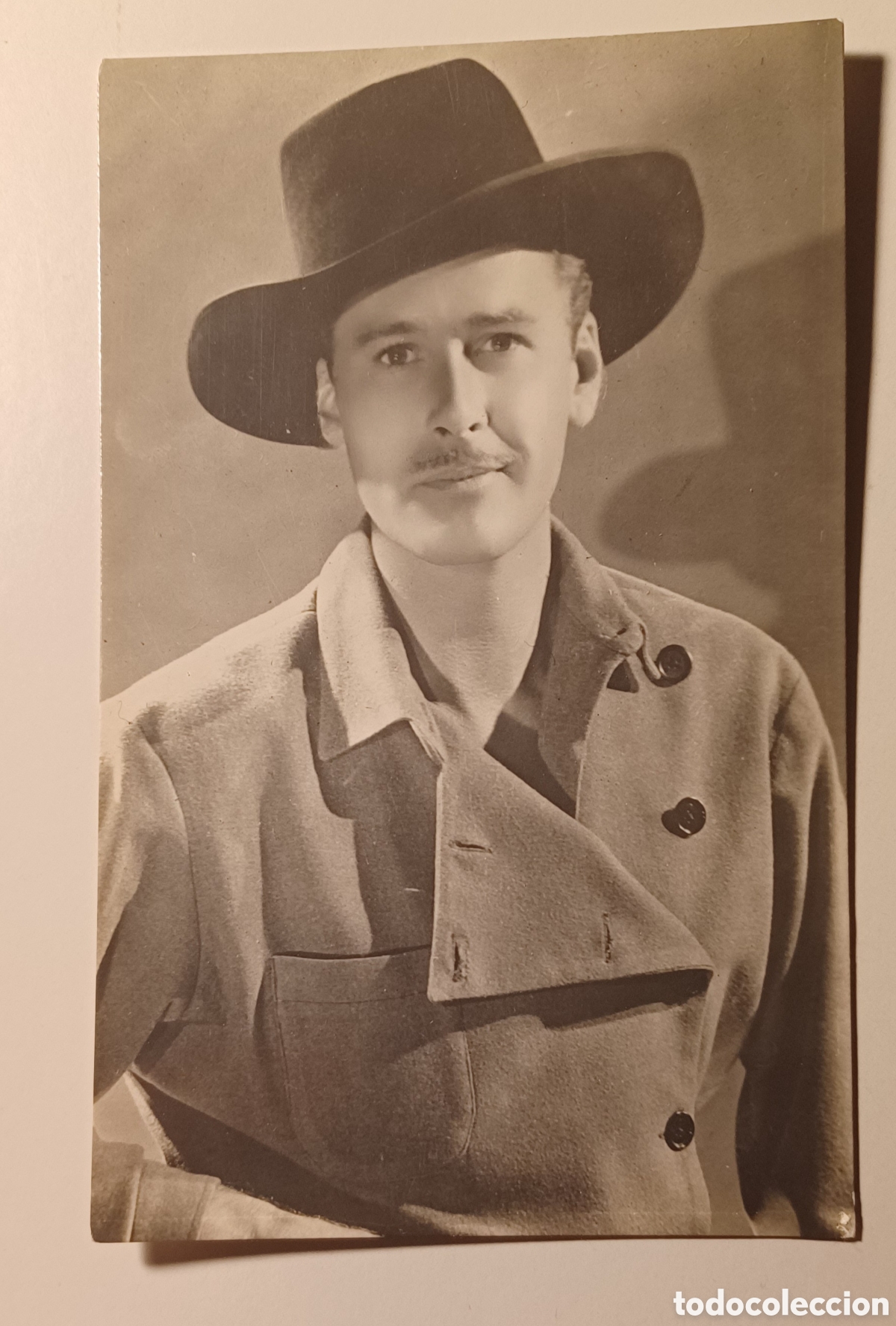 Otros Art&iacute;culos de Coleccionismo en Papel: Foto tarjeta postal de Erroll Flynn
