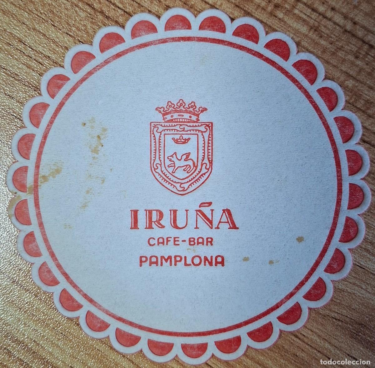 Otros Art&iacute;culos de Coleccionismo en Papel: Posavasos Caf&eacute; Bar Iru&ntilde;a rojo - Pamplona / Iru&ntilde;a (Navarra)