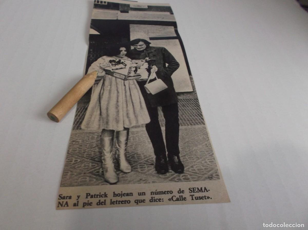 Otros Art&iacute;culos de Coleccionismo en Papel: RECORTE A&Ntilde;O 1968(MADRID)SARA MONTIEL Y PATRICK HOJEAN UNA REVISTA SEMANA EN LA CALLE TUSET