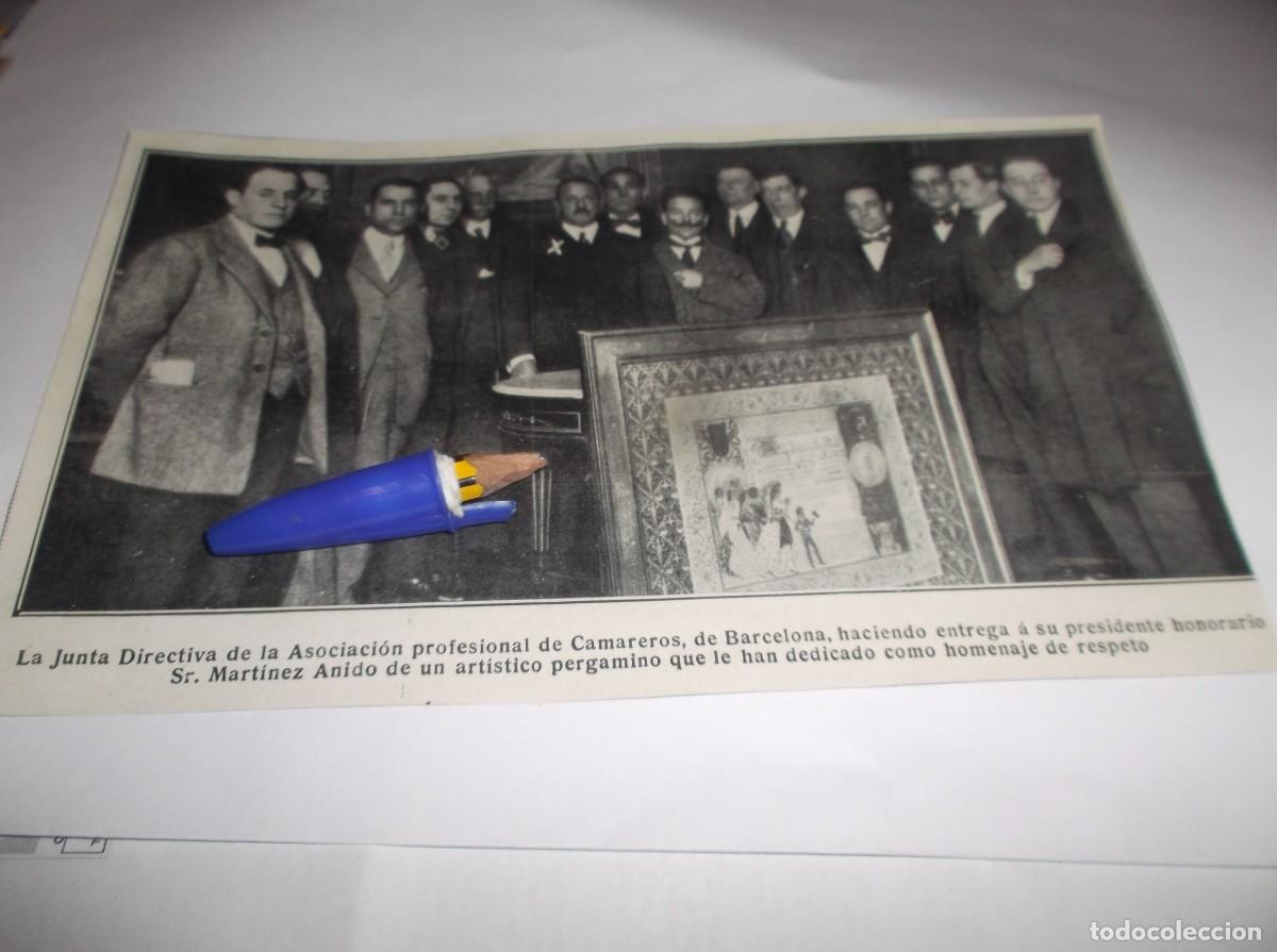 Collectionnisme Papier divers: RECORTE A&Ntilde;O 1922(BARCELONA)ASOCIACI&Oacute;N DE CAMAREROS ENTREGAN CUADRO &Aacute; SU PRESIDENTE Sr.MARTINEZ ANIDO