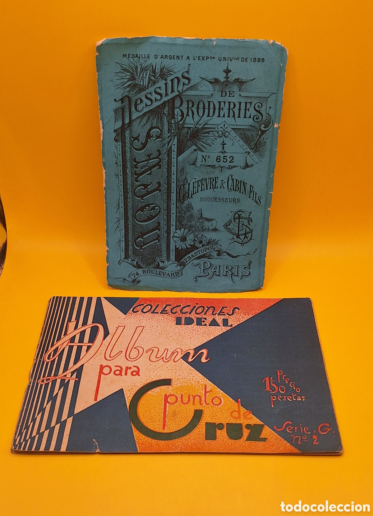 Otros Art&iacute;culos de Coleccionismo en Papel: Antigua Pareja de Libros de Labores Punto de Cruz - Bordados -