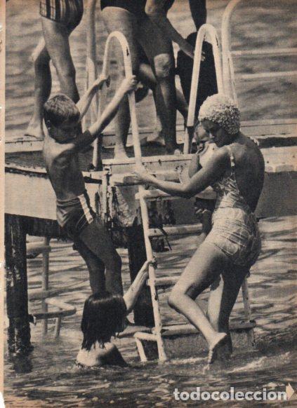 Otros art&iacute;culos de coleccionismo en papel: LAMINA V25040: Grace Kelly y sus hijos ba&ntilde;andose - Varios