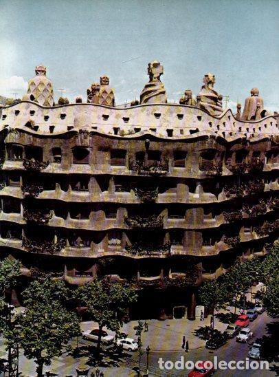 Otros art&iacute;culos de coleccionismo en papel: LAMINA V48036: La Casa Mila o La Pedrera por Antoni Gaudi - J. Pijoan