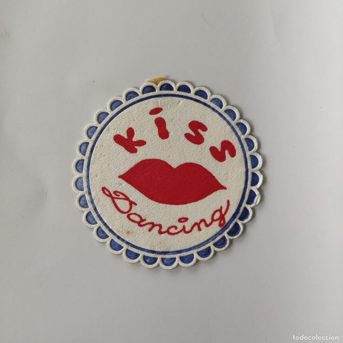 Otros Art&iacute;culos de Coleccionismo en Papel: POSAVASOS - KISS DANCING - LABIOS