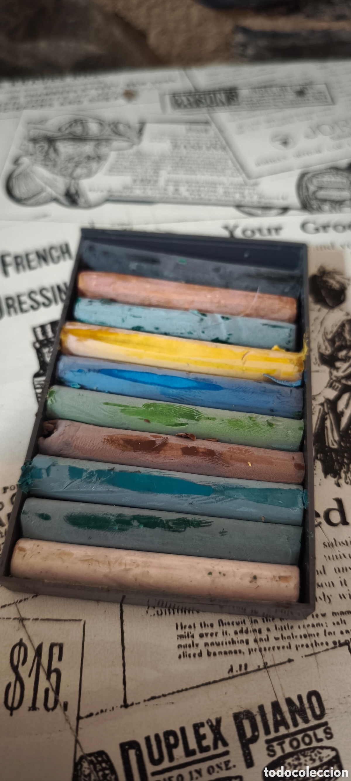 Paper Collecting Others: Antigua Caja de plastilina