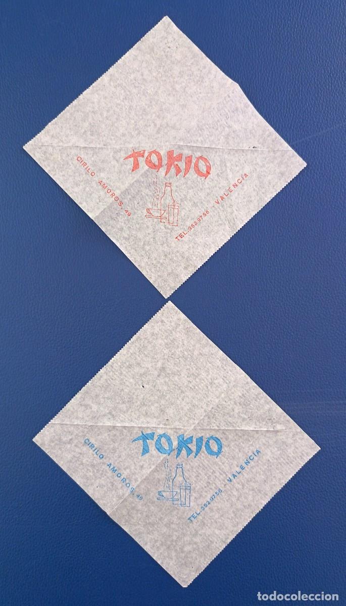 Otros Art&iacute;culos de Coleccionismo en Papel: 2 Servilletas de papel. Tokio. Cirilo Amoros. Valencia.