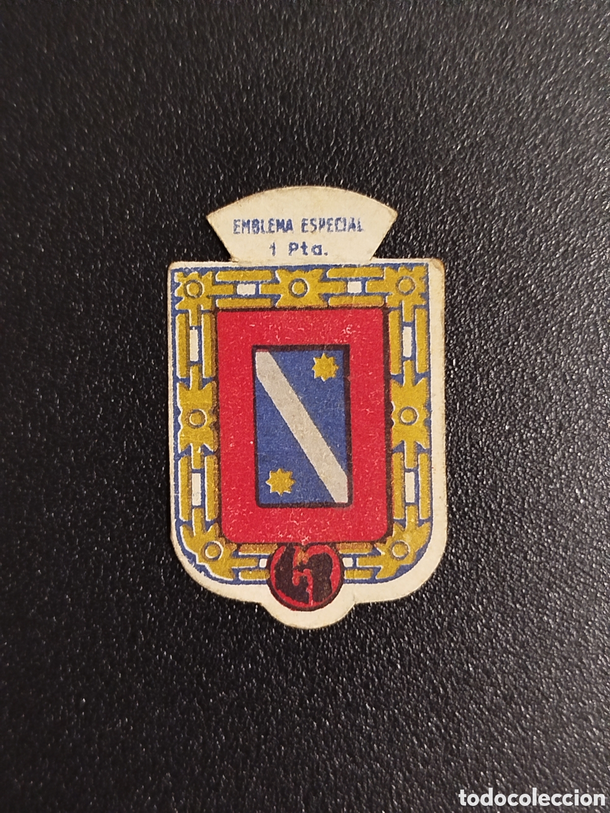 Otros Art&iacute;culos de Coleccionismo en Papel: EMBLEMA ESPECIAL LARRIGUREN SECCI&Oacute;N B 68 AUXILIO SOCIAL INSIGNIA CROMO SELLO ANTIGUO