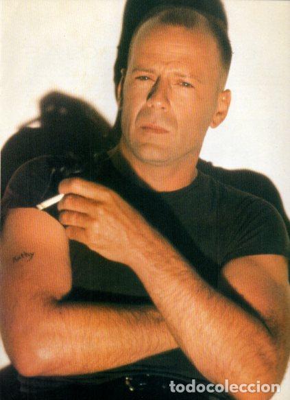 Otros art&iacute;culos de coleccionismo en papel: LAMINA V53596: Bruce Willis en trasera Clara Bow - Maruja Torres
