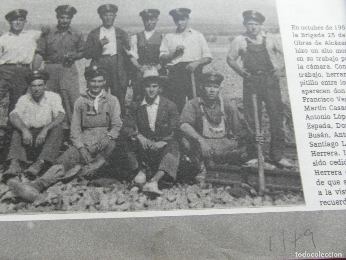 Otros art&iacute;culos de coleccionismo en papel: RECORTE 1979 - REF: ARTTREN02 - BRIGADA OBRAS ALCAZAR DE SAN JUAN 1953 - RENFE FERROCARRIL