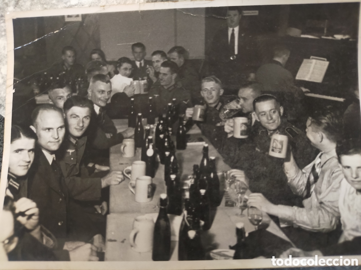 Paper Collecting Others: Fotograf&iacute;a 2&deg; guerra mundial de soldados alemanes celebraci&oacute;n