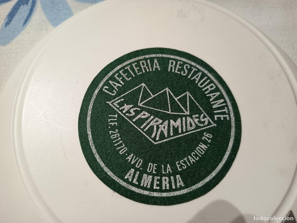 Collectionnisme Papier divers: POSAVASOS CAFETERIA LAS PIRAMIDES-ALMERIA