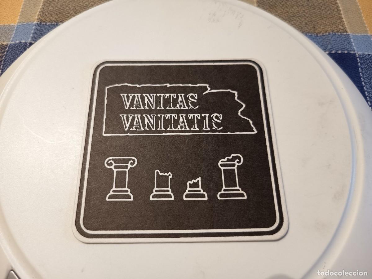 Paper Collecting Others: POSAVASOS A IDENTIFICAR VANITAS VANITATIC
