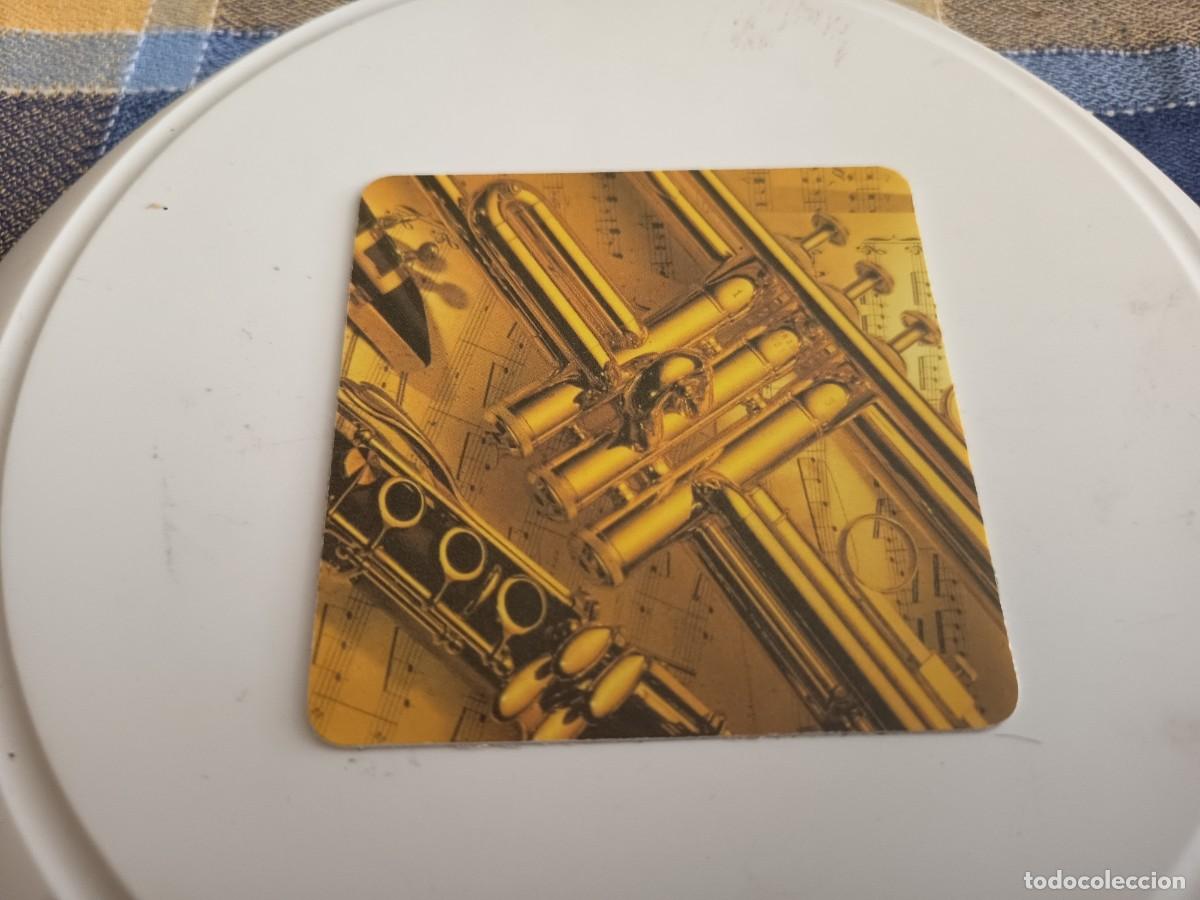 Paper Collecting Others: POSAVASOS A IDENTIFICAR