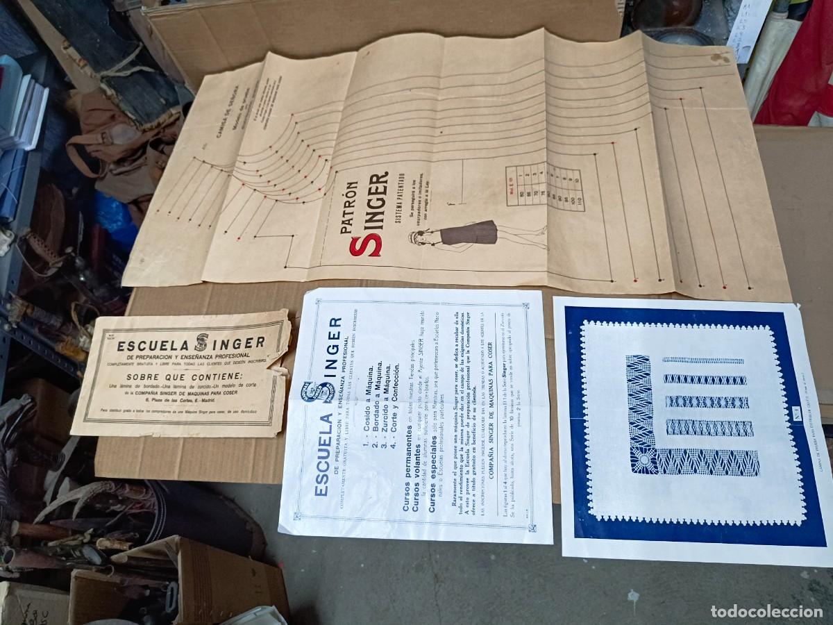 Otros Art&iacute;culos de Coleccionismo en Papel: LOTE ANTIGUA ESCUELA SINGER, CON SOBRE, LAMINAS BORDADO, ZURCIDO, CORTE Y PATRON CAMISA SE&Ntilde;ORA -M3