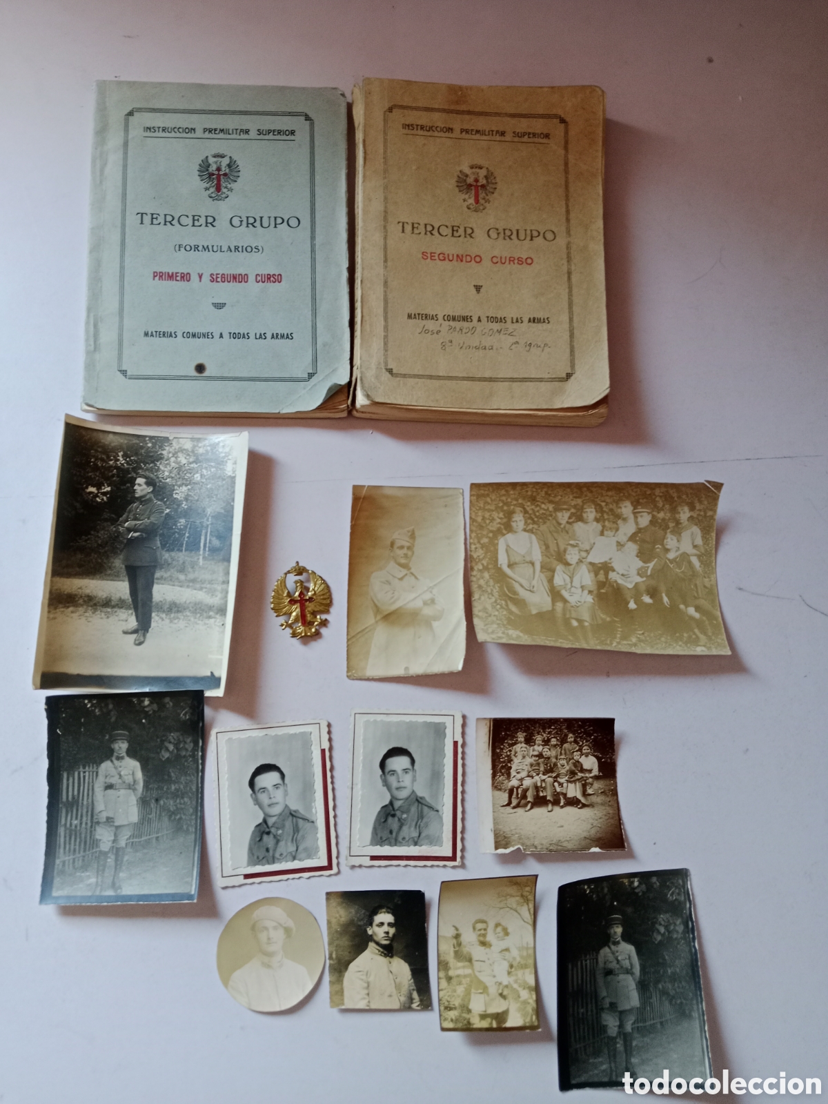 Otros Art&iacute;culos de Coleccionismo en Papel: LOTE FOTOS, INSIGNIA Y LIBROS MILITARES