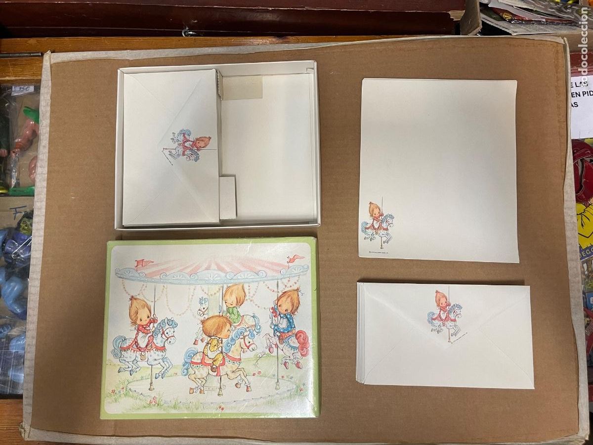Otros Art&iacute;culos de Coleccionismo en Papel: Antigua caja de sobres y hojas cartas casi completa a&ntilde;os 80 HALLMARK ITALIA