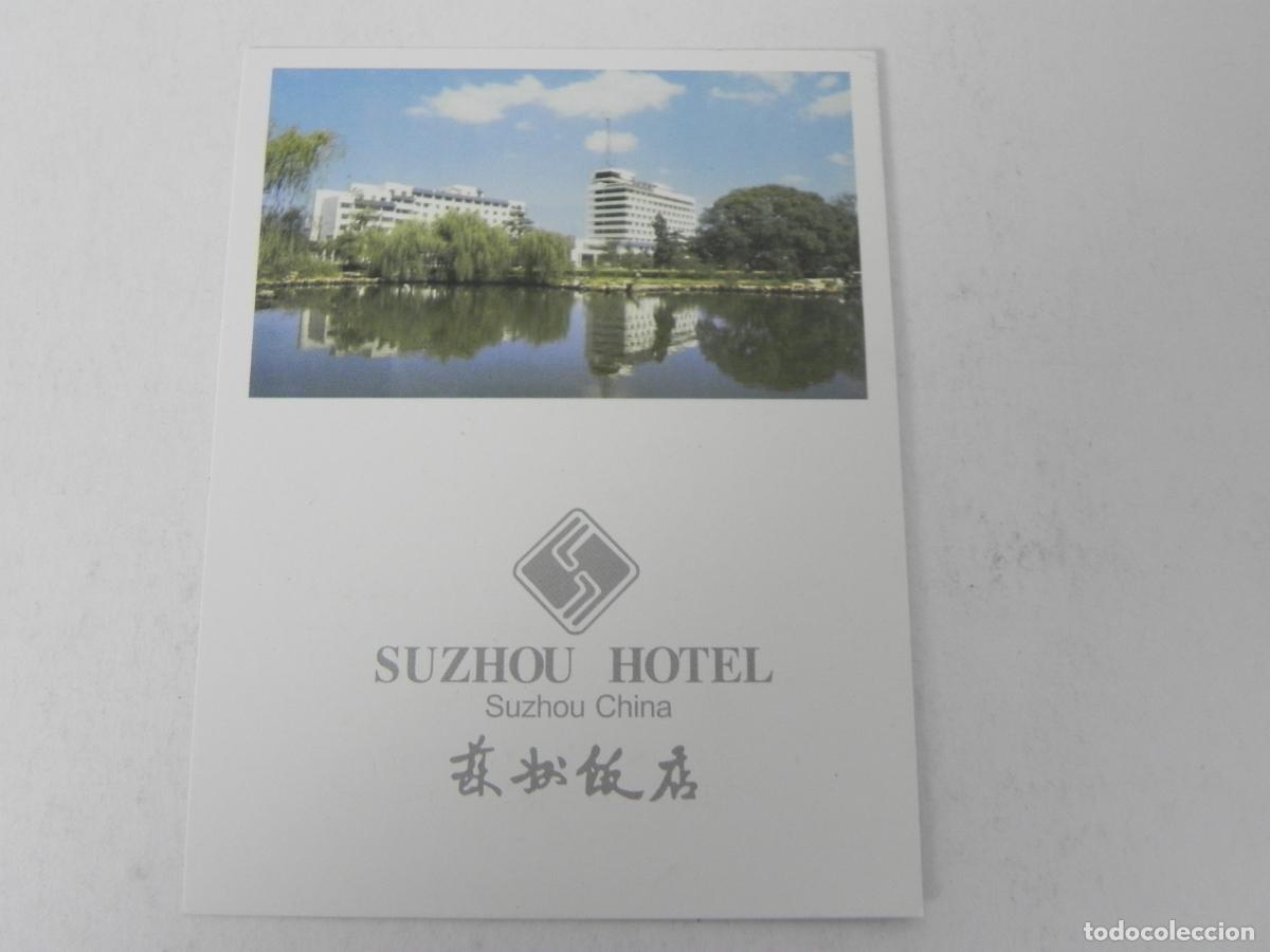 Otros Art&iacute;culos de Coleccionismo en Papel: Antigua Tarjeta / Etiqueta de Equipaje Suzhou Hotel - China - Formulario Biling&uuml;e - Impecable