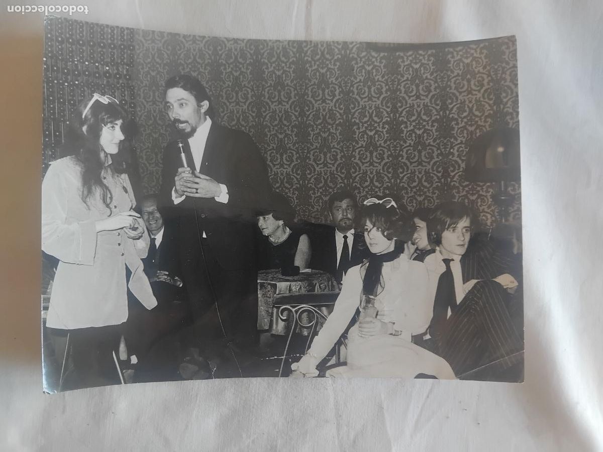 Otros art&iacute;culos de coleccionismo en papel: FOTOGRAFIA DEL PELUQUERO LLONGUERAS EN LA GALA BARCELONA DE HOY.24 X 18 CM.
