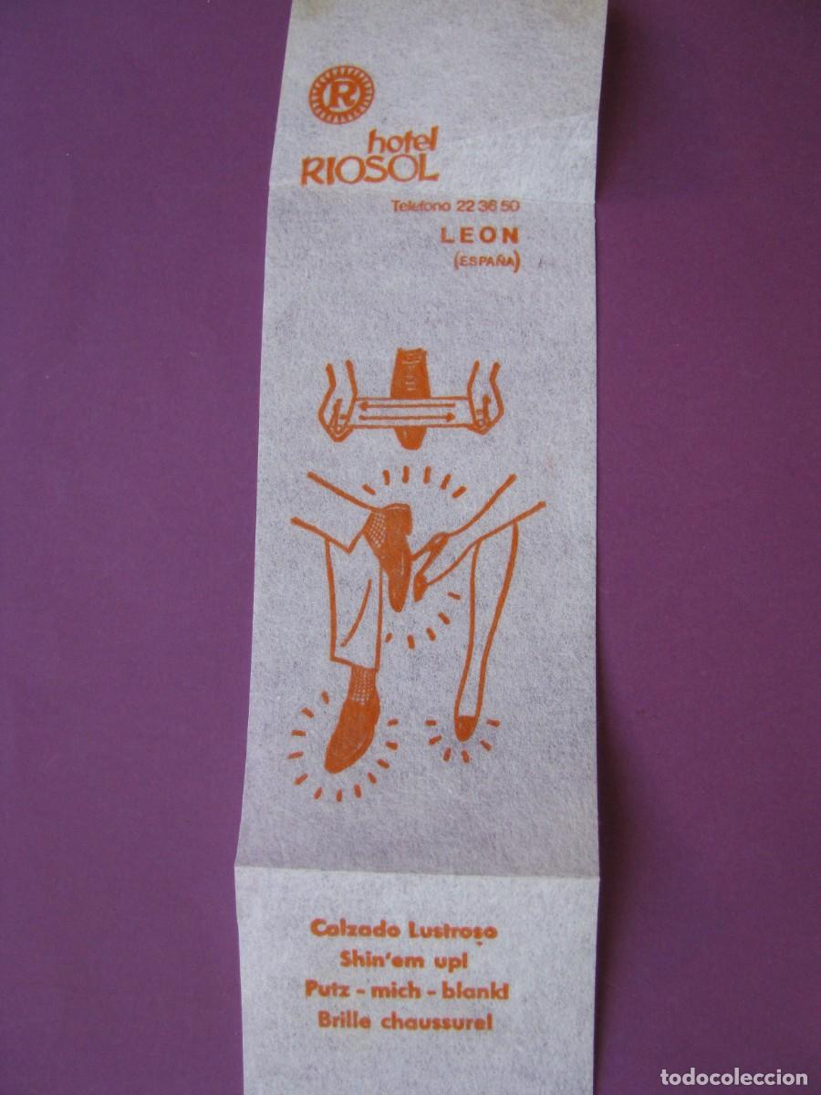 Otros art&iacute;culos de coleccionismo en papel: PAPEL PARA LIMPIAR, PULIR EL CALZADO. HOTEL RIOSOL, LEON