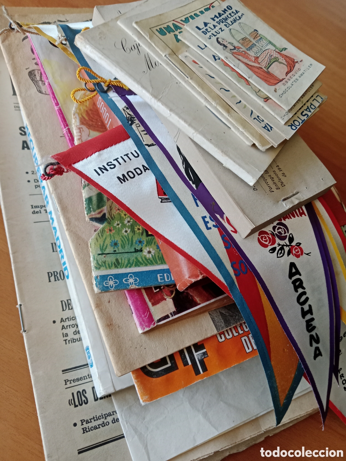 Otros art&iacute;culos de coleccionismo en papel: LOTE DE PAPEL ANTIGUO