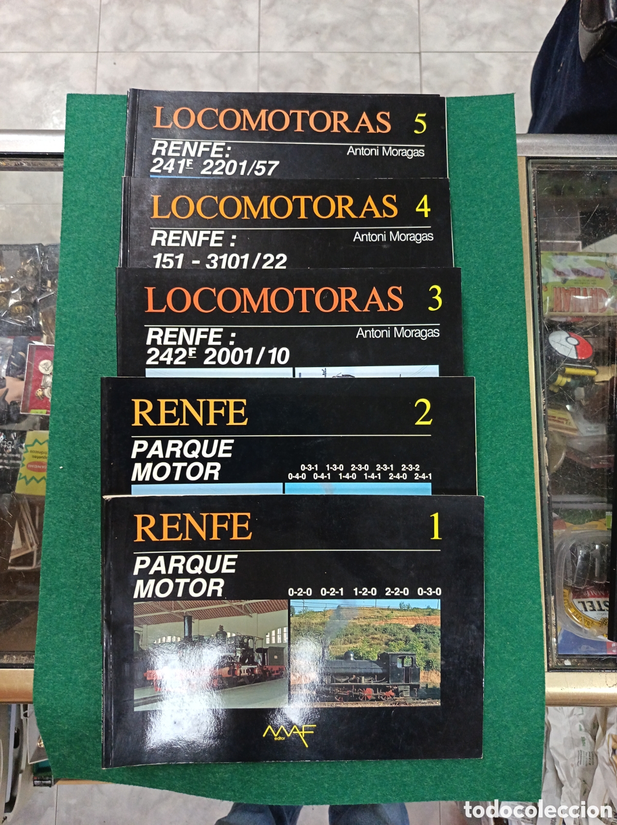 Otros art&iacute;culos de coleccionismo en papel: Renfe parque moror, locomotoras. Lote de 10 libros. Ed maf