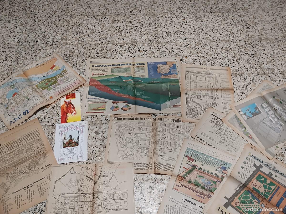 Otros art&iacute;culos de coleccionismo en papel: conjunto de documentos desplegados incluye una selecci&oacute;n de planos hist&oacute;ricos, recortes de prensa y