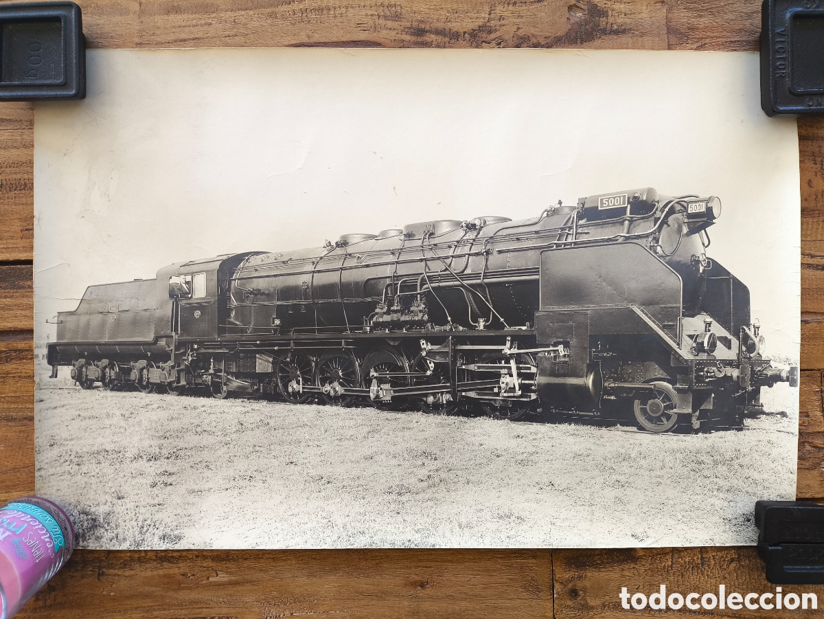 Otros art&iacute;culos de coleccionismo en papel: Antigua fotograf&iacute;a hist&oacute;rica locomotora de vapor RENFE Santa Fe 5001 1942 57x37 cm