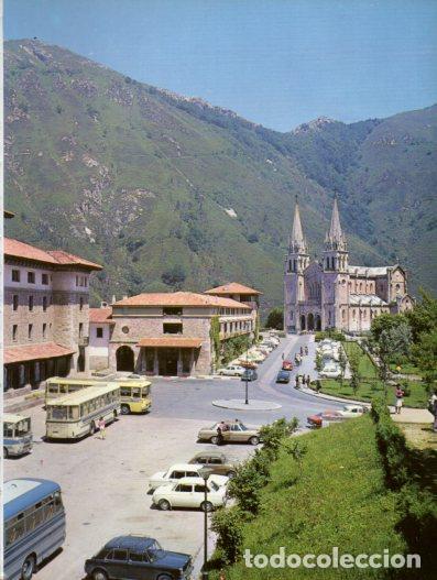 Collectionnisme Papier divers: LAMINA V54298: Explanada con la Basilica de Santa Maria la Real, Covadonga - Emiliano de la Huerga