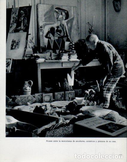 Otros art&iacute;culos de coleccionismo en papel: LAMINA V53908: Picasso en su casa entre esculturas, ceramicas y pinturas - Lothar-Gunther Buchheim