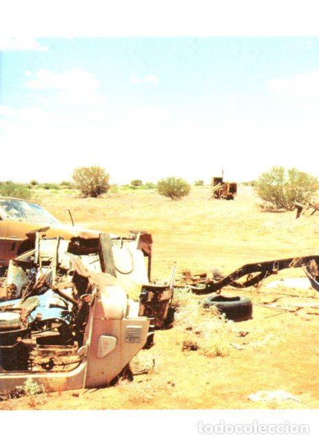 Paper Collecting Others: LAMINA V55489: Beat Streuli, desguace en Red Centre Australia