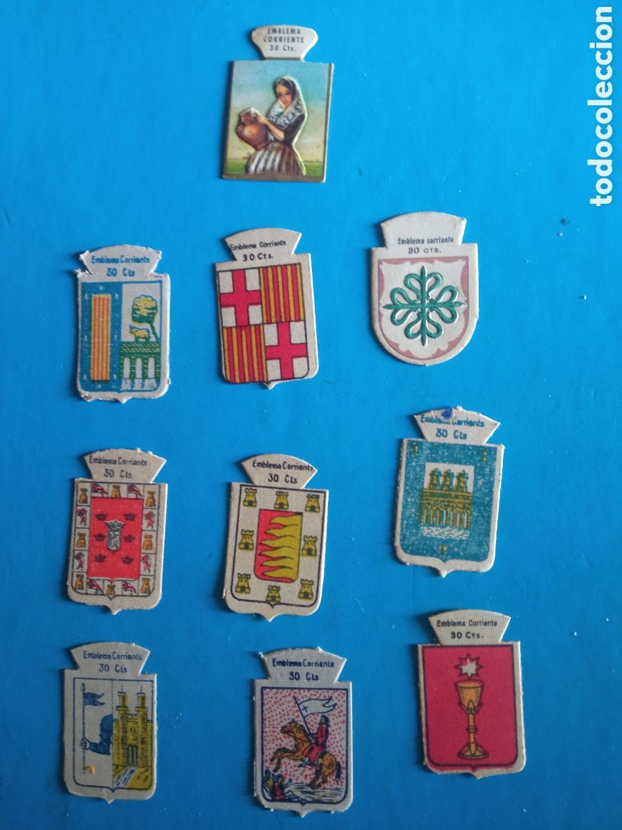 Otros art&iacute;culos de coleccionismo en papel: 10 antiguos Emblemas de Auxilio Social