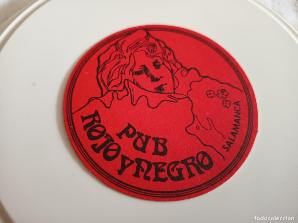 Otros art&iacute;culos de coleccionismo en papel: POSAVASOS PUB ROJO Y NEGRO-SALAMANCA
