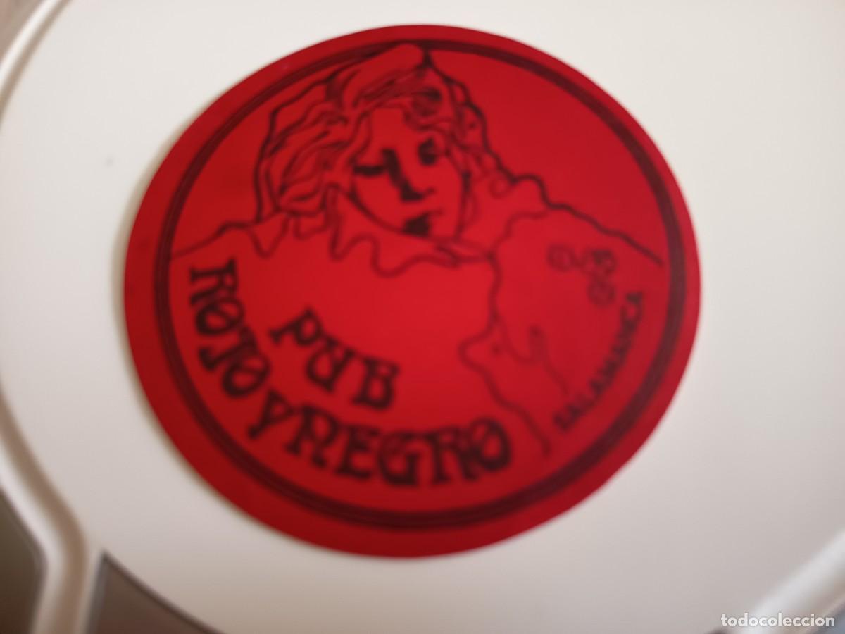 Otros art&iacute;culos de coleccionismo en papel: POSAVASOS PUB ROJO Y NEGRO-SALAMANCA