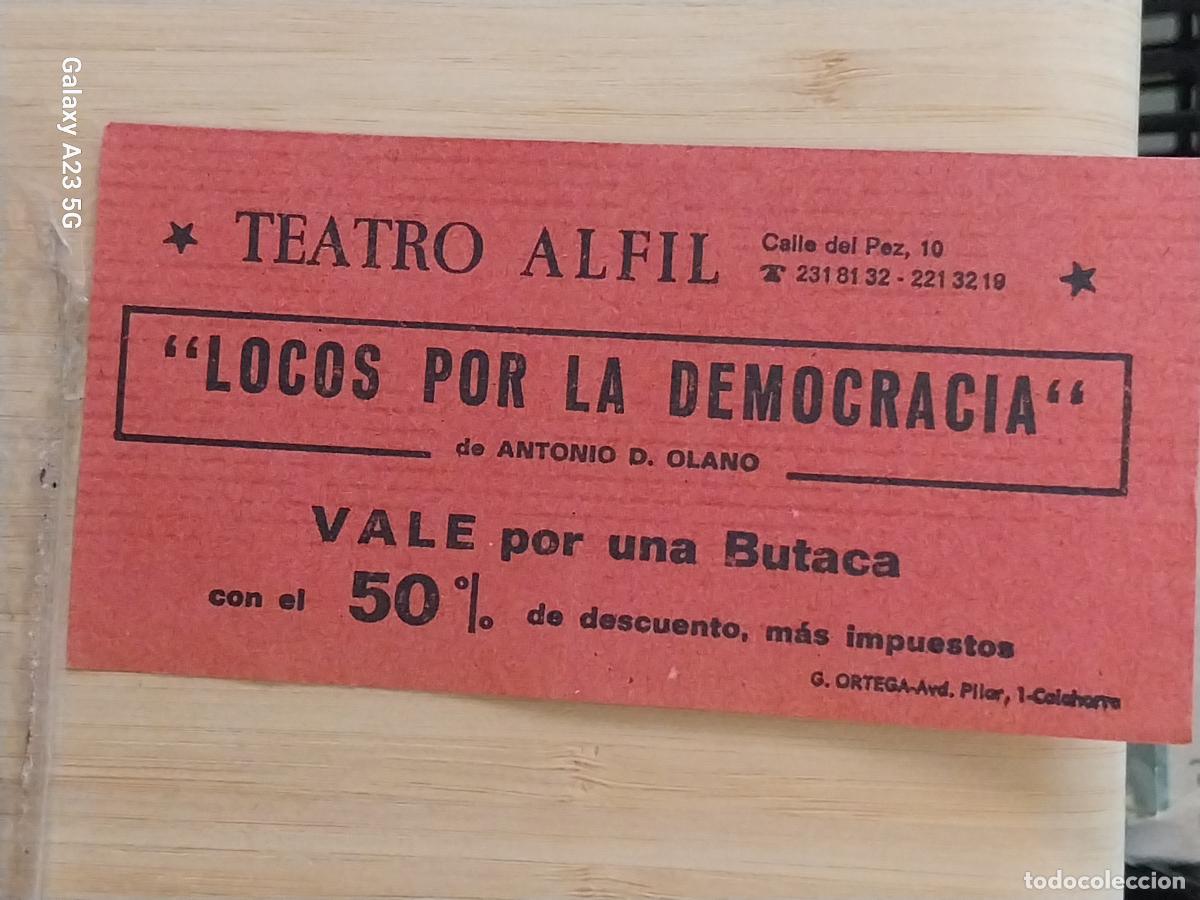 Otros art&iacute;culos de coleccionismo en papel: LOCOS POR LA DEMOCRACIA TEATRO ALFIL VALE DESCUENTO A&Ntilde;OS 80 14X7 CMS